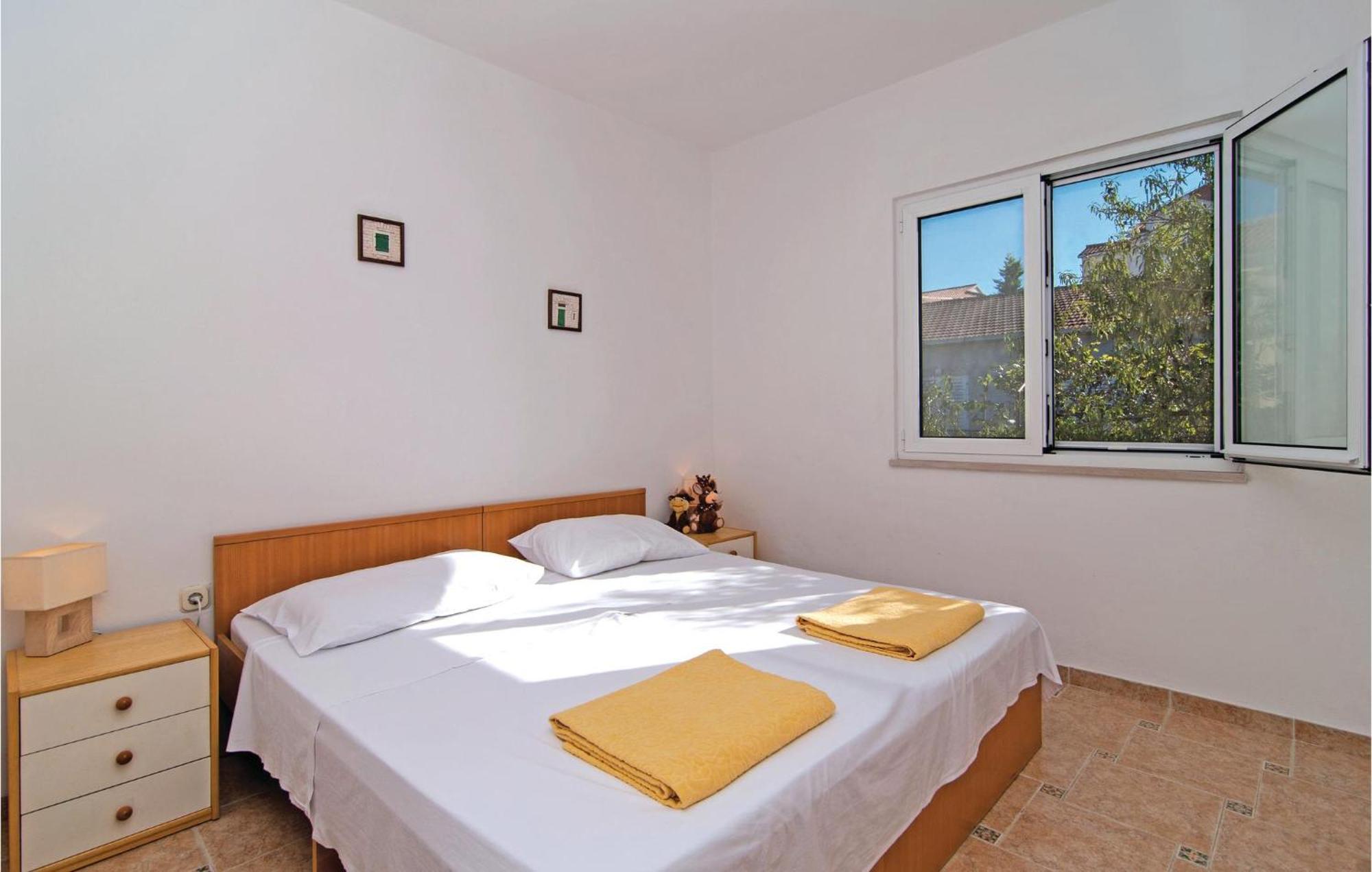 3 Bedroom Cozy Home In Supetar Ngoại thất bức ảnh